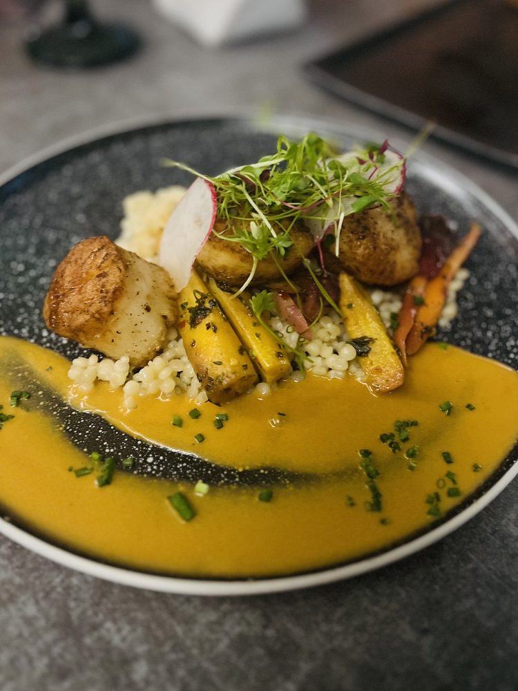 No Comment Restaurant & Lounge