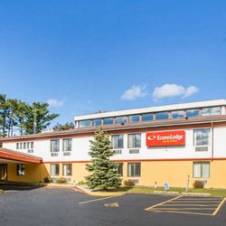 Econo Lodge Inn Suites 16 Photos Hotels 5110 Main St Photo Of Econo Lodge Inn Suites Stevens Point Wi United States