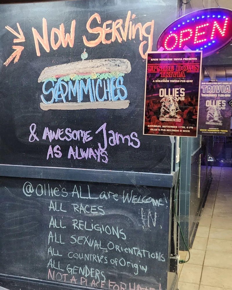 Ollies Pub - Records and Beer