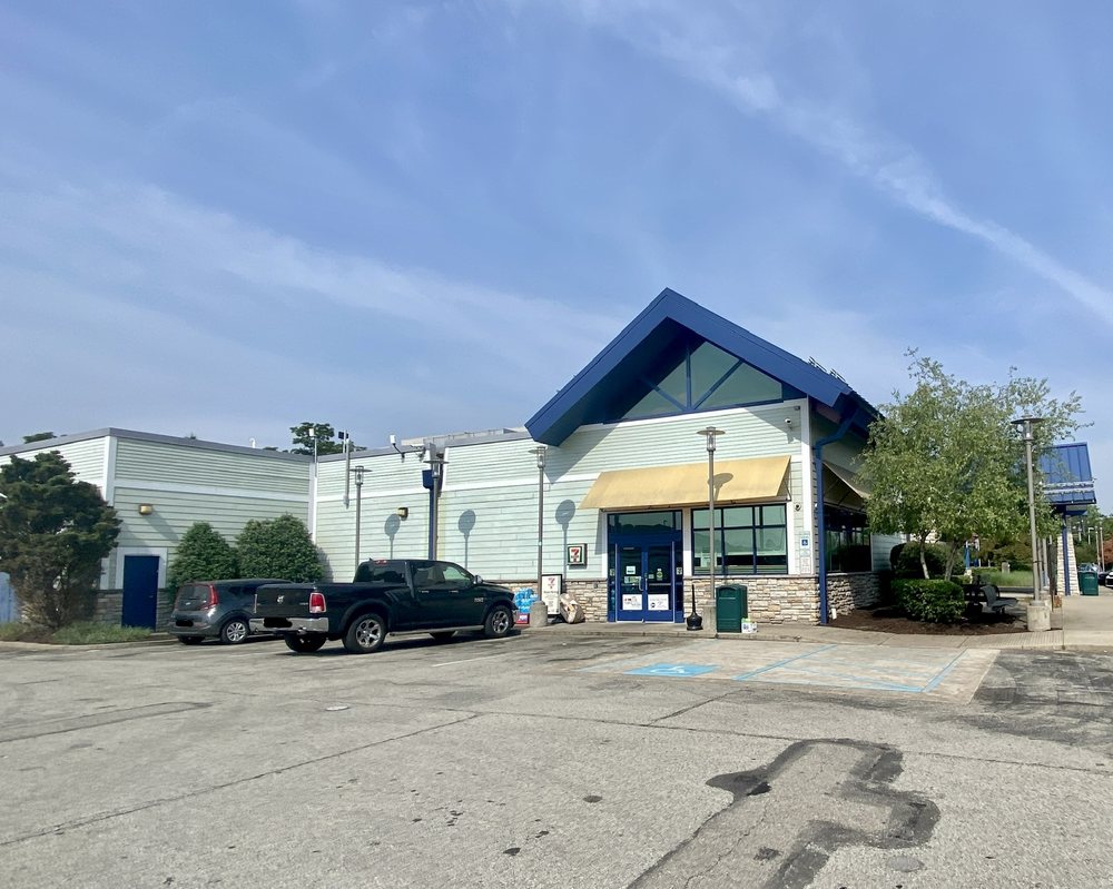 Oakmont Service Plaza