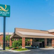 Highlander Motel Hotels 2201 Dixie Hwy Waterford Mi Phone Quality Inn