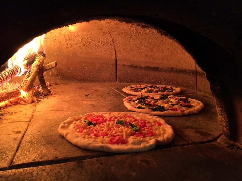 Photo of Vico del Carmine - Firenze, Italy. La pizza in cottura