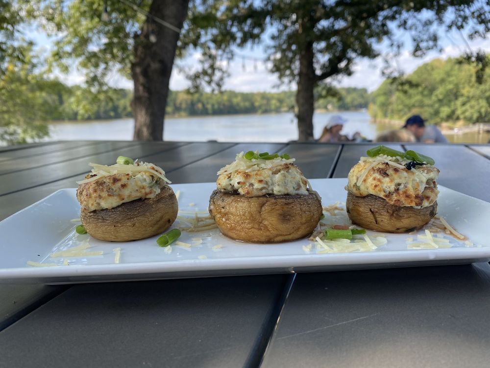 Waters Edge Dock and Grill