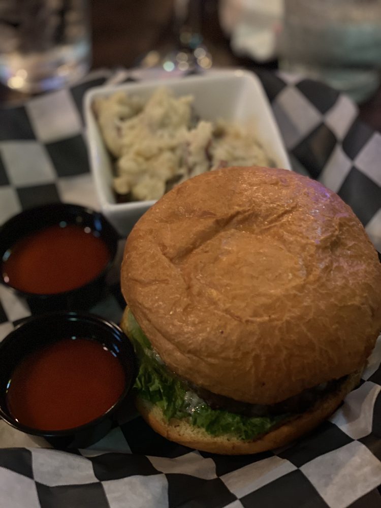 Harvey's Bar and Grill