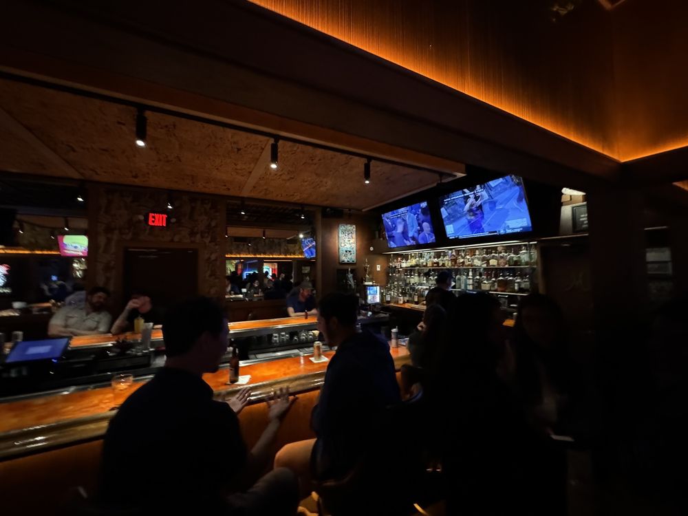 Wally's Bar And Liquor
