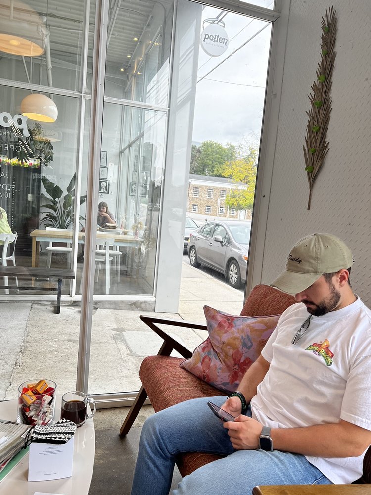 Pollen Coffee & Flowers