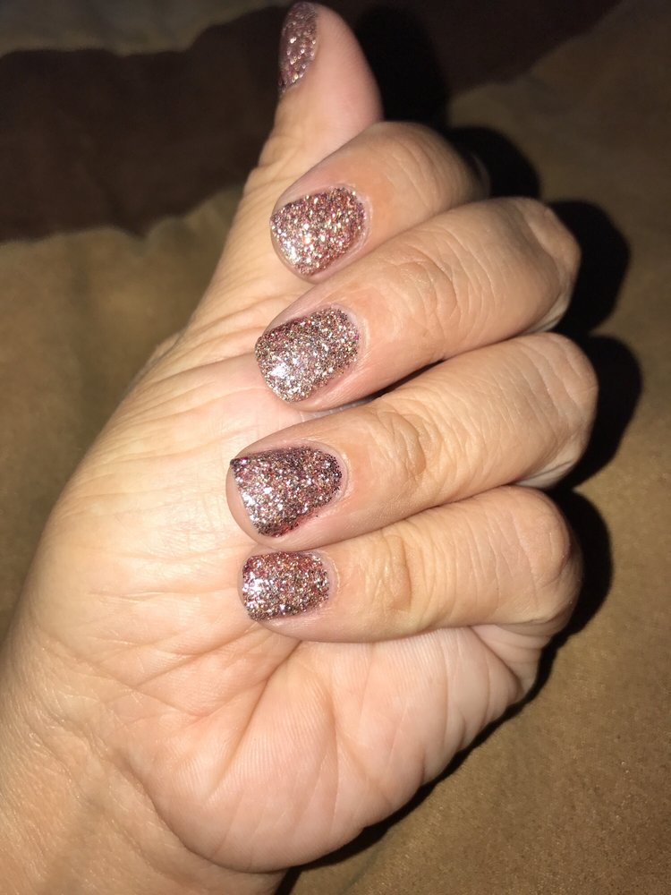 Short Nails Don T Care Lols I Love This Glitter Rose Gold Nail