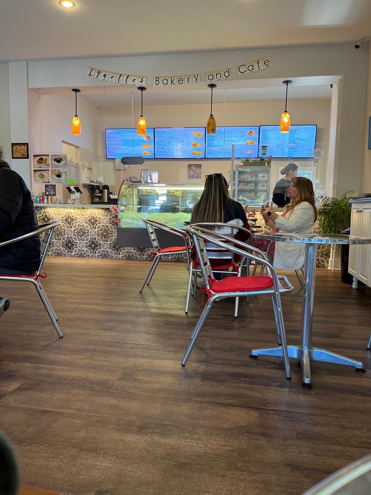 Lynette's Cuban Bakery and Cafe