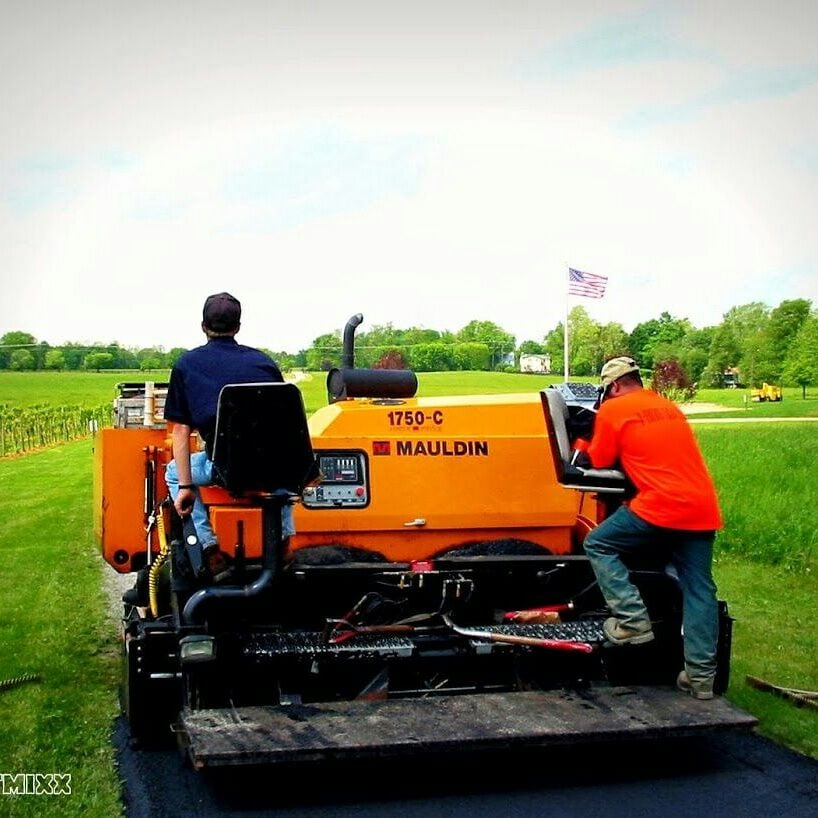 HOTMIXX Asphalt Paving