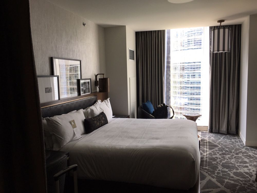 King Bed Room Vista Suite Yelp 885 Photos For Londonhouse Chicago Curio Collection By Hilton