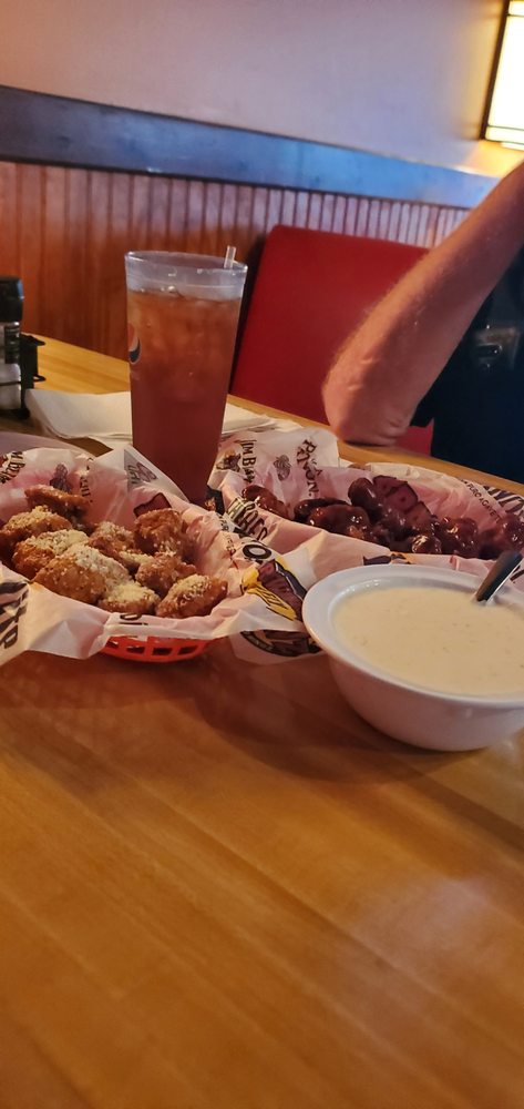BreWingZ Restaurant and Bar