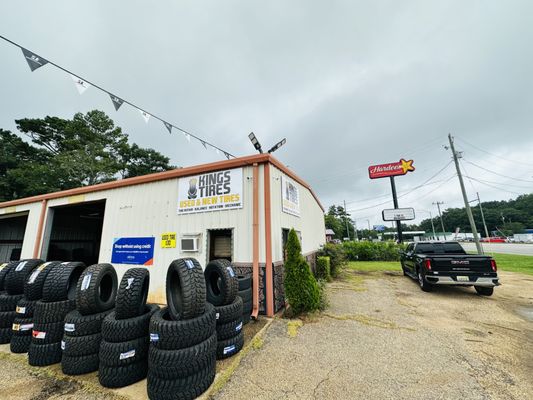 R & E Tires, LLC