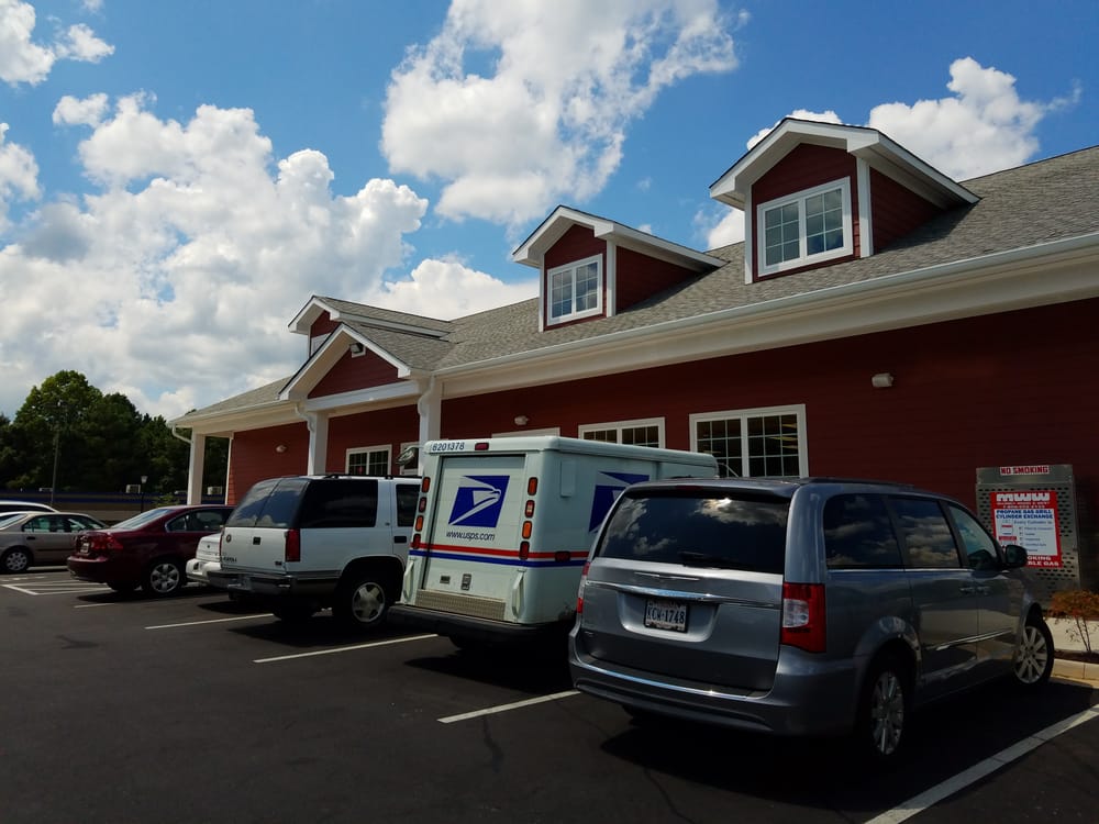 Moores Country Store Convenience Stores 1001 Creekside Ln