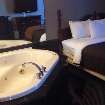 Comfort Inn Suites 24 Photos 12 Reviews Hotels 6778 S Photo Of Comfort Inn Suites Taylor Mi United States Jacuzzi Suite