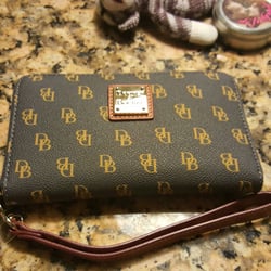 Dooney Bourke 18 Photos 20 Reviews Outlet S 2774 Photo Of Dooney Bourke Livermore Ca United States D B Wallet Clutch