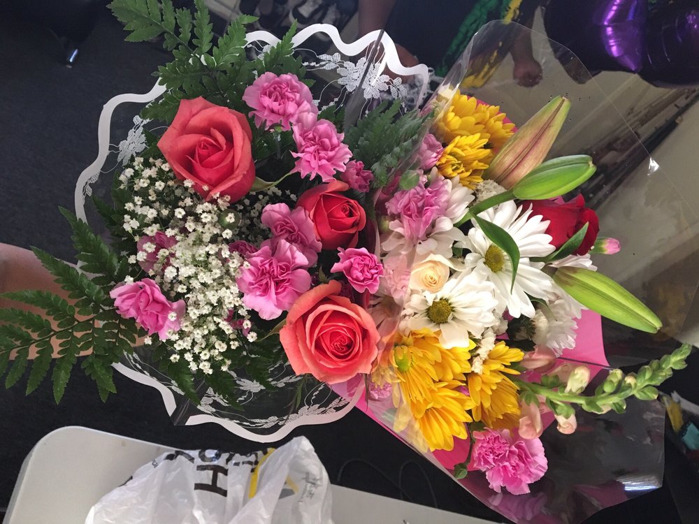 Hugo’s Flower Shop Florists 17867 Foothill Blvd, Fontana, CA