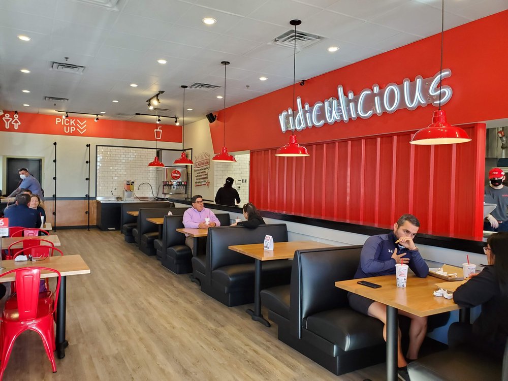 MOOYAH Burgers, Fries & Shakes Photo