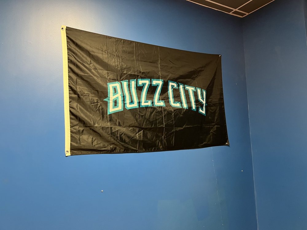 Mulligans Sports Bar & Grille