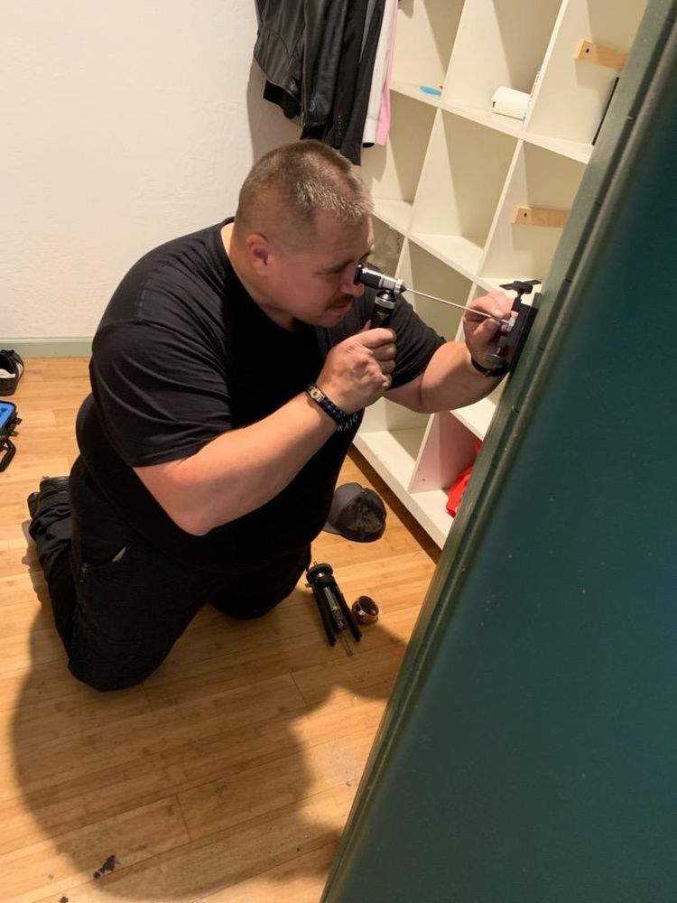 A Locksmith  Craig