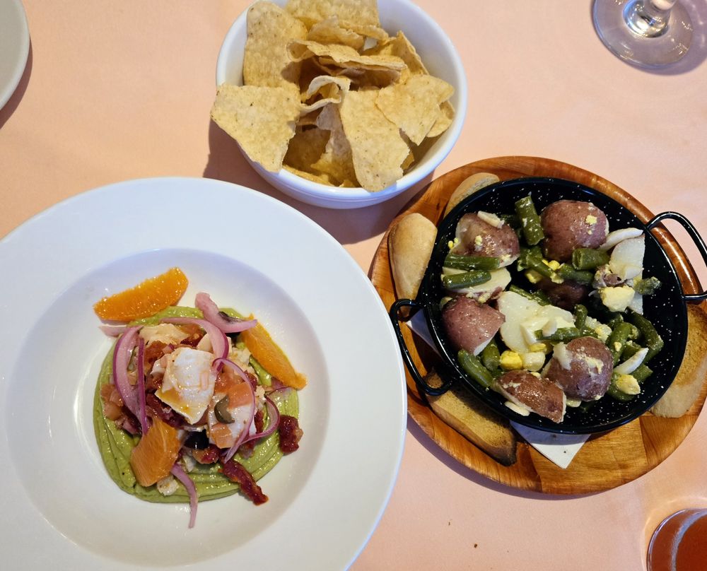 Pacos Restaurant & lounge, South Boston Roadtrippers