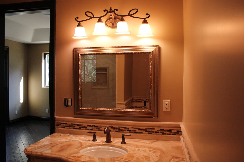 Daniel's Picture Framing & Mirrors