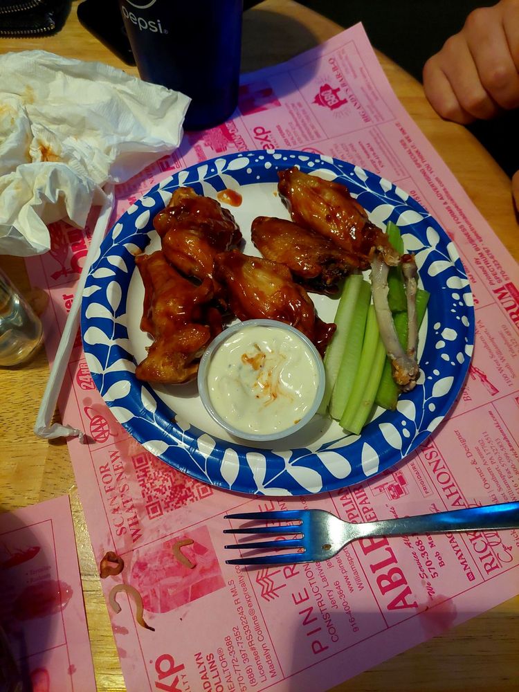 Domers Bar & Grill