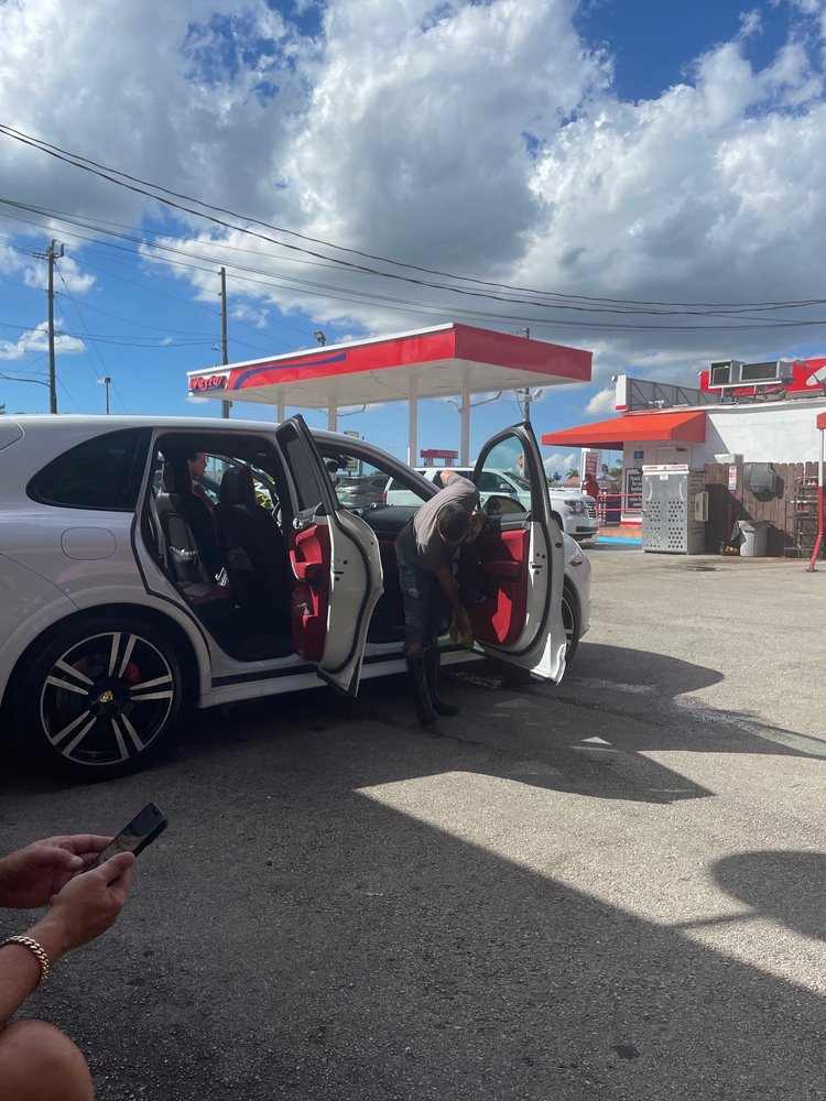 Liberty's Car Wash