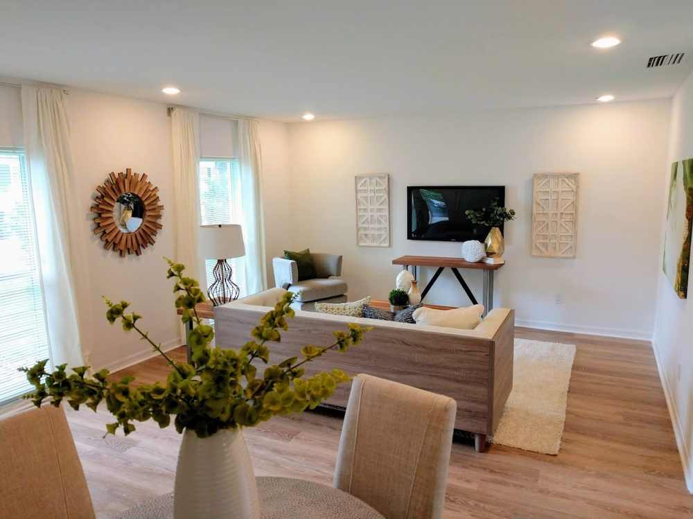 image of business Dwell Home Staging