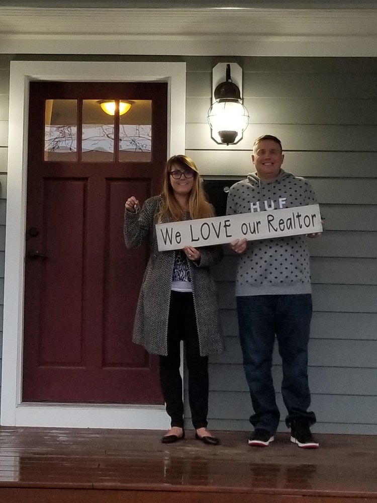 The Jeannie Jarrett Team-Berkshire Hathaway HomeServices Select