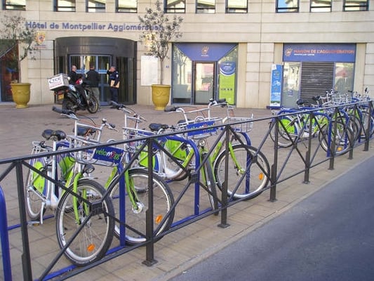 vélostation parking tramway odysseum - vélos en libre-service