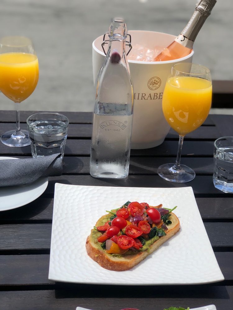 Essi Wine Bar & Restaurant