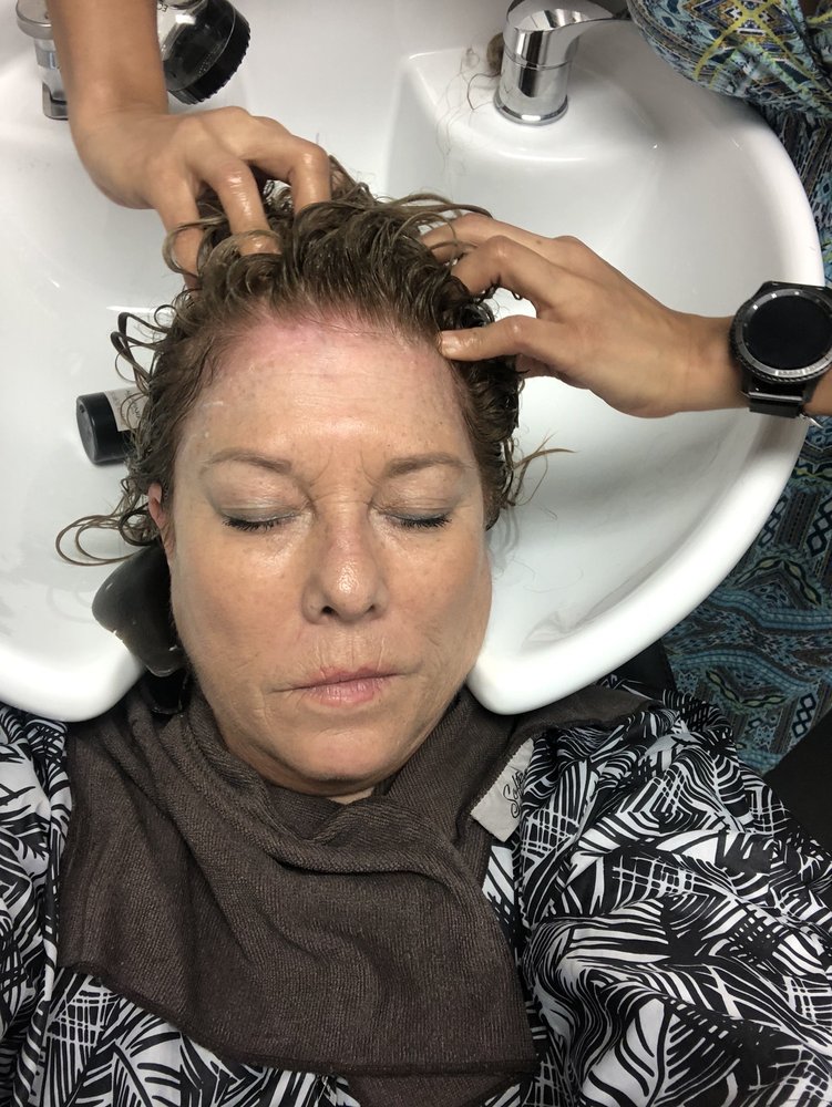 Dilenia Salon
