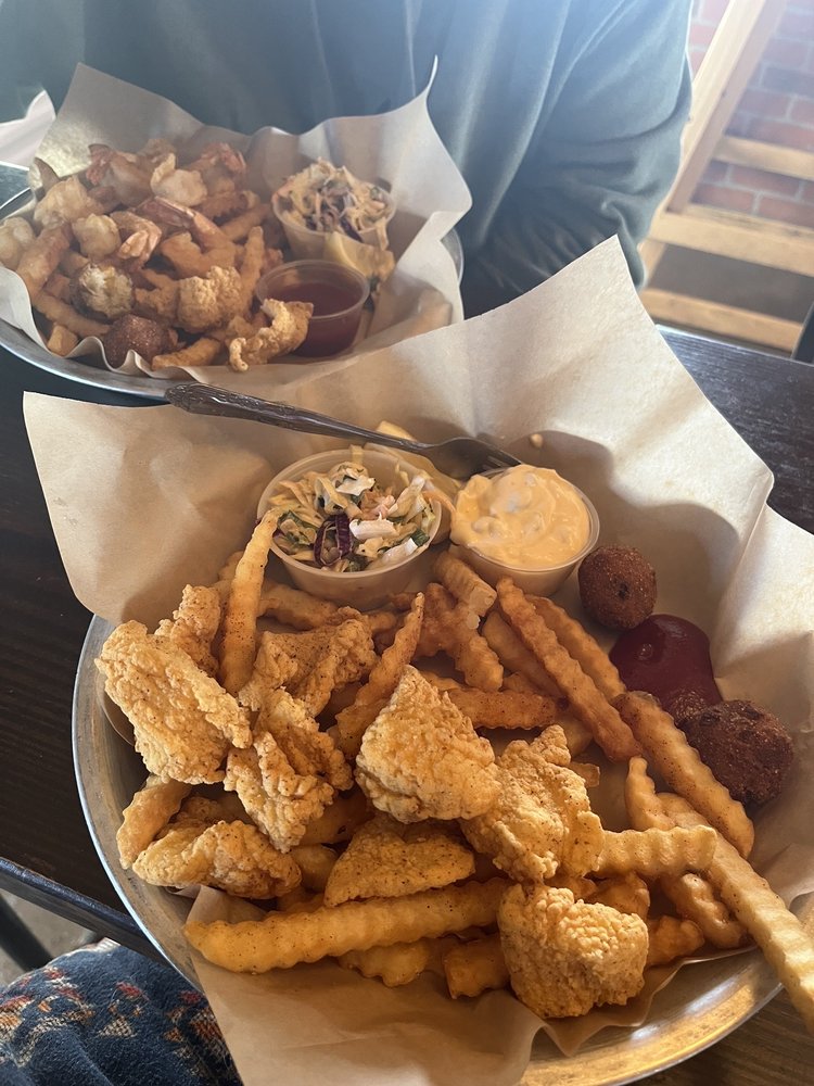 HardHeads Icehouse & Grill