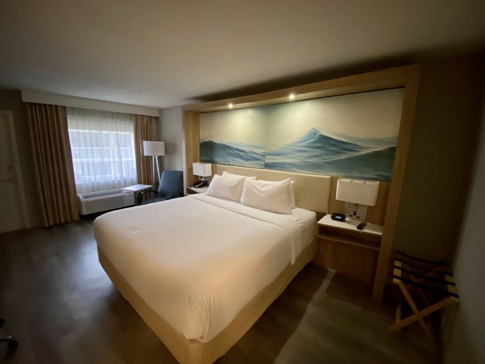 Crowne Plaza Melbourne-Oceanfront