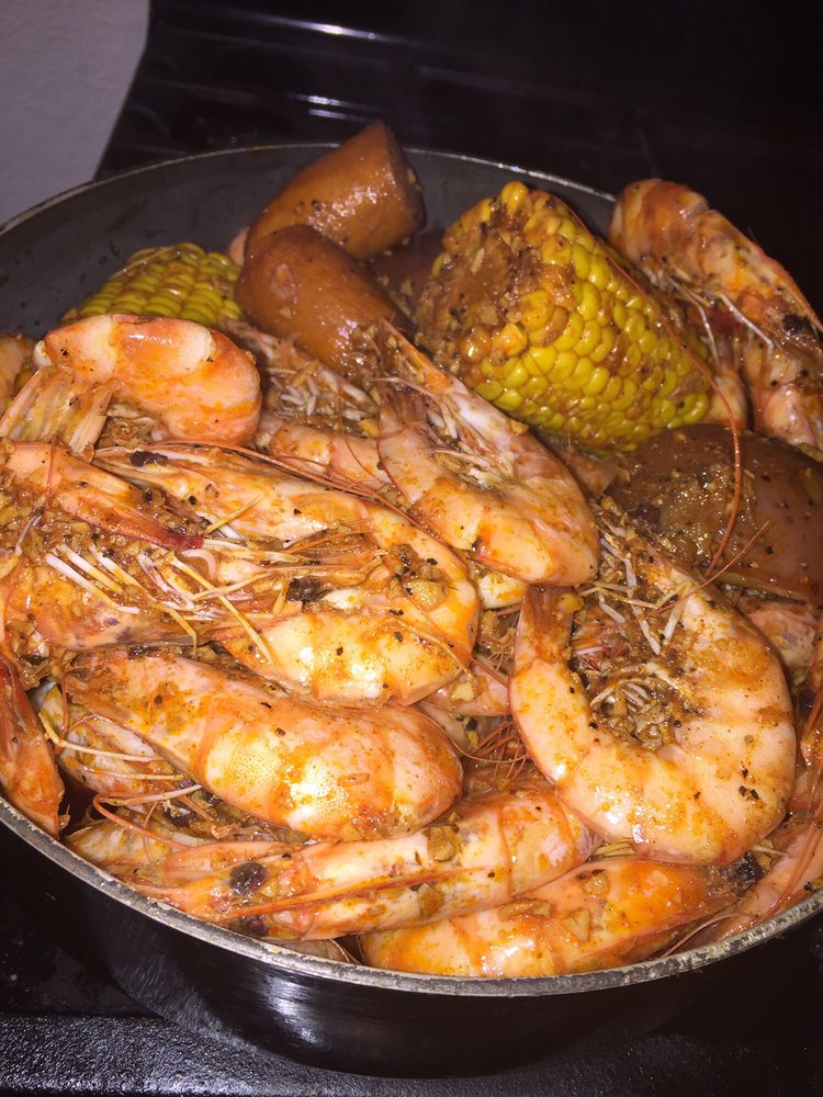 Combo 1 3 Pounds Of Shrimp House Special Flavor Mild With Corn Photo Of The Cajun Crab Long Beach Ca United States Combo 1
