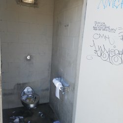 Venice Beach Public Bathrooms Services Government 2 8 Photo Of Venice Beach Public Bathrooms Los Angeles Ca United States
