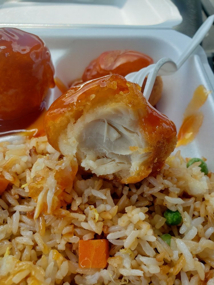 Lee's Kitchen Chinese & Thai Cuisine