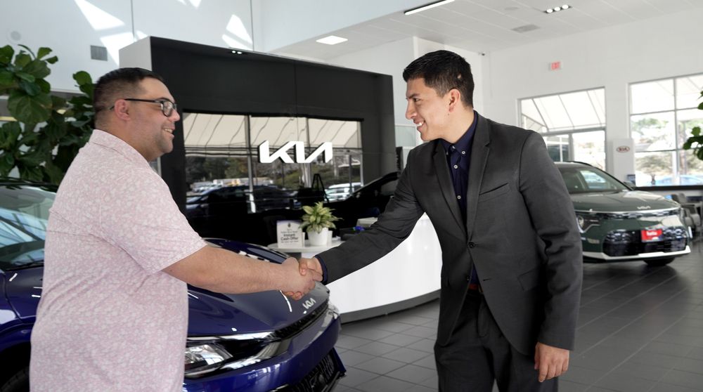 Hello Kia of Valencia
