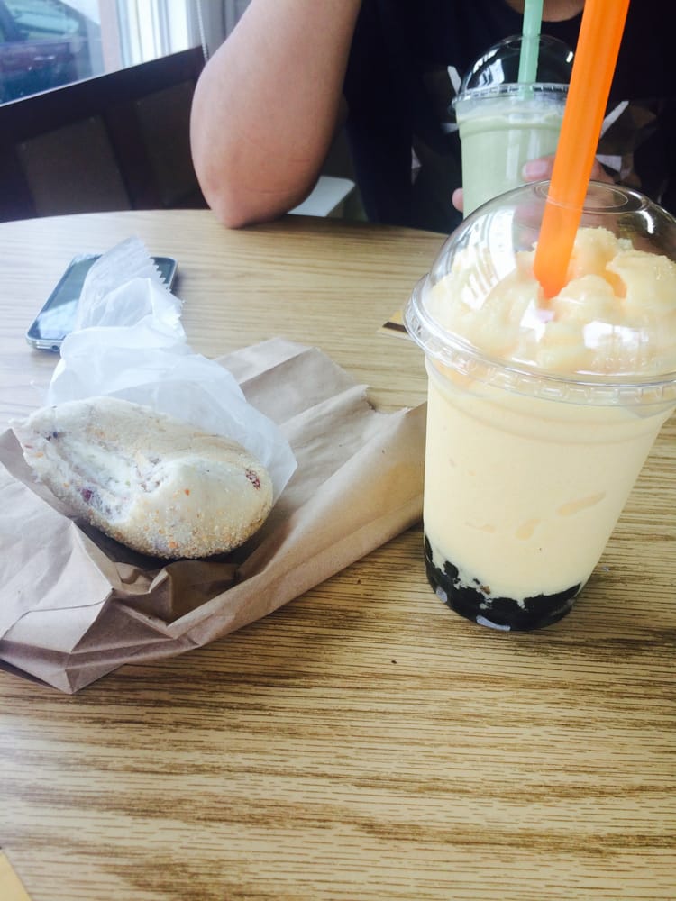 Mochi bread and mango bubble tea~ - Yelp