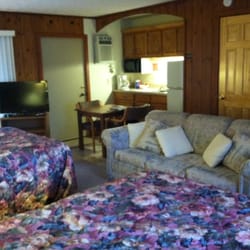 M 22 Inn Suttons Bay Hotels 4290 S West Dr Photo Of M 22 Inn Suttons Bay Mi United States