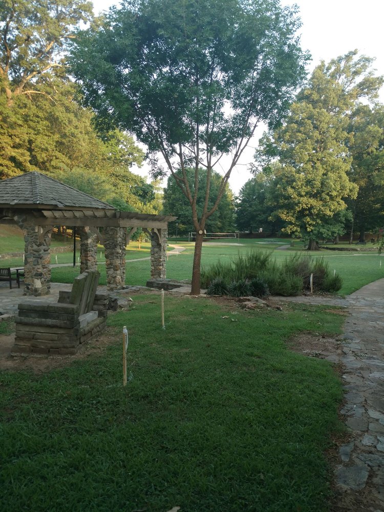 Independence Park 11 Photos & 16 Reviews Parks 300 Hawthorne Ln