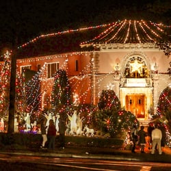 photo of balian house altadena ca united states the annual tradition of - Mansion Christmas Decorations photo of balian house altadena ca united states the annual tradition of - Mansion Christmas Decorations