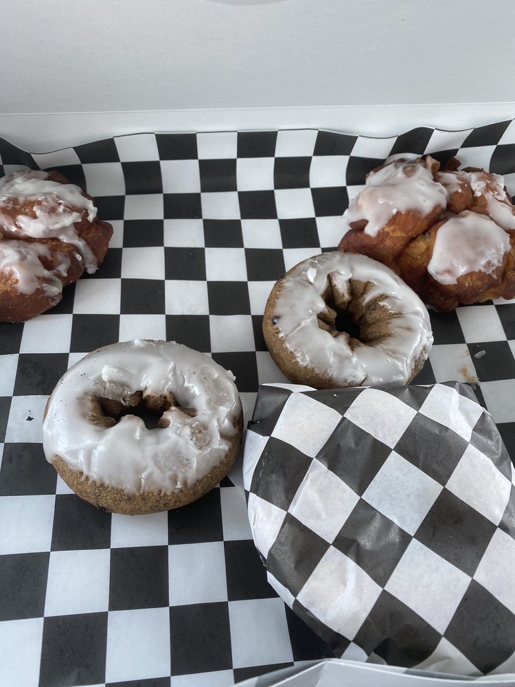 Jenny Cakes at the Lake