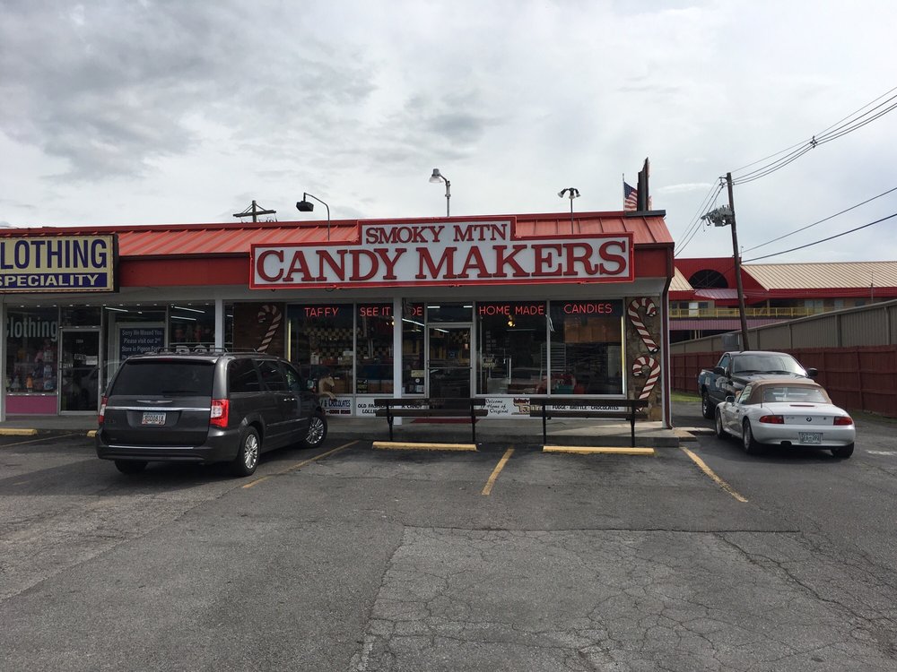 Smoky Mountain Candy Makers 11 Reviews Candy Stores 2880 Pkwy