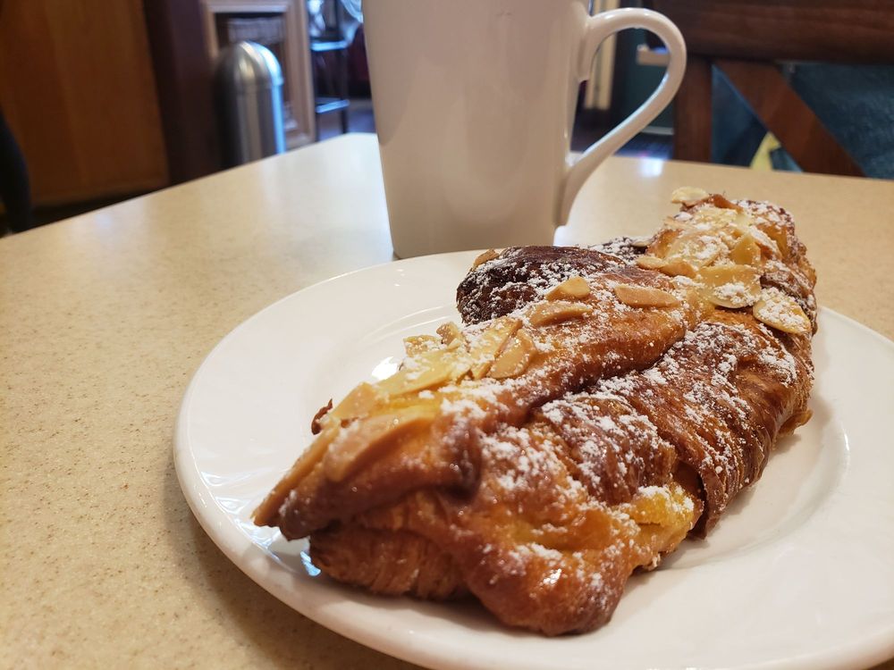 Julien's Patisserie, Bakery & Cafe