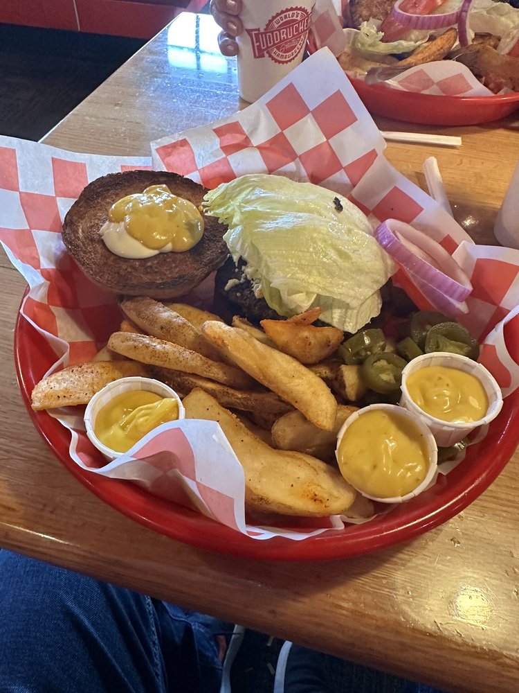 Fuddruckers