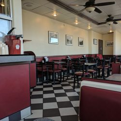 Brea S Best Burgers 454 Photos 543 Reviews 707 Photo Of Brea S Best Burgers Ca United States Dining Area