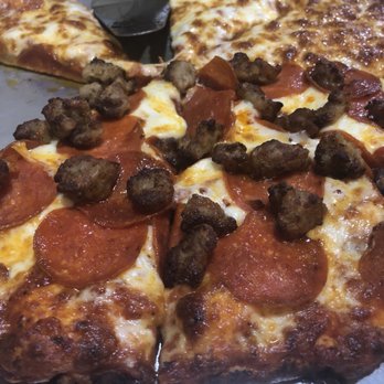 Round Table Pizza 24 Photos 86 Reviews Pizza 4098
