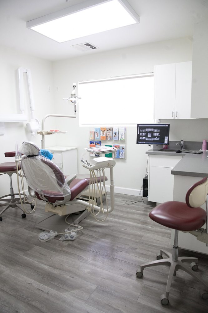 image of business Broadway Dental
