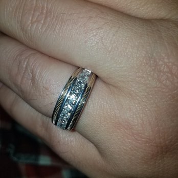 Shane Co 254 Photos 210 Reviews Jewelry 690 Concar Dr San Photo Of Shane Co San Mateo Ca United States Blllaaa Daaaaooowww